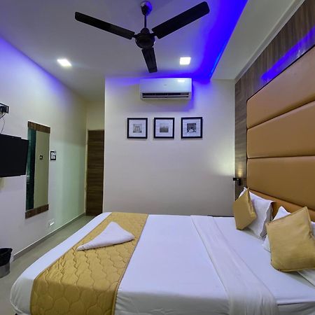 Hotel Blue Wellington - Near Mumbai Airport الغرفة الصورة