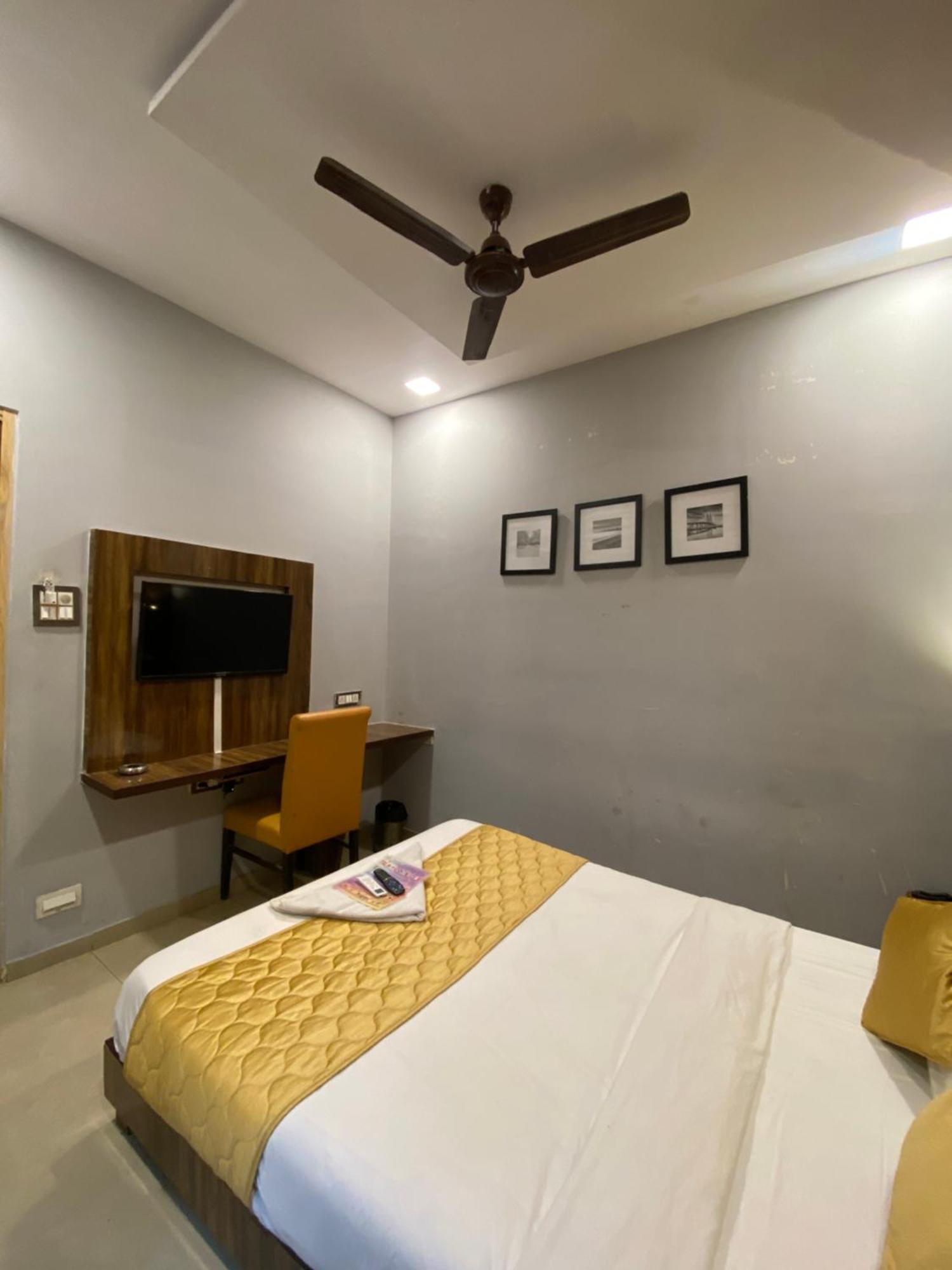Hotel Blue Wellington - Near Mumbai Airport المظهر الخارجي الصورة