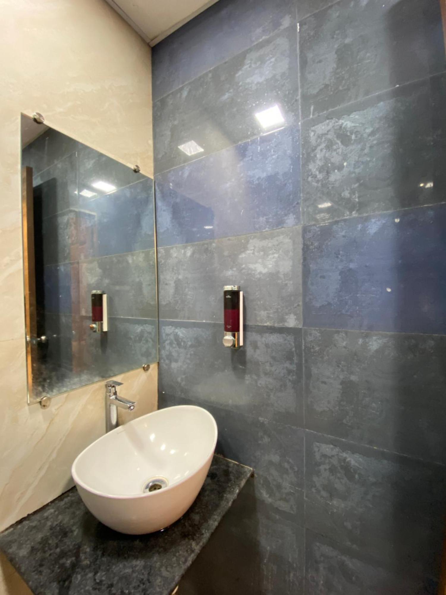 Hotel Blue Wellington - Near Mumbai Airport المظهر الخارجي الصورة