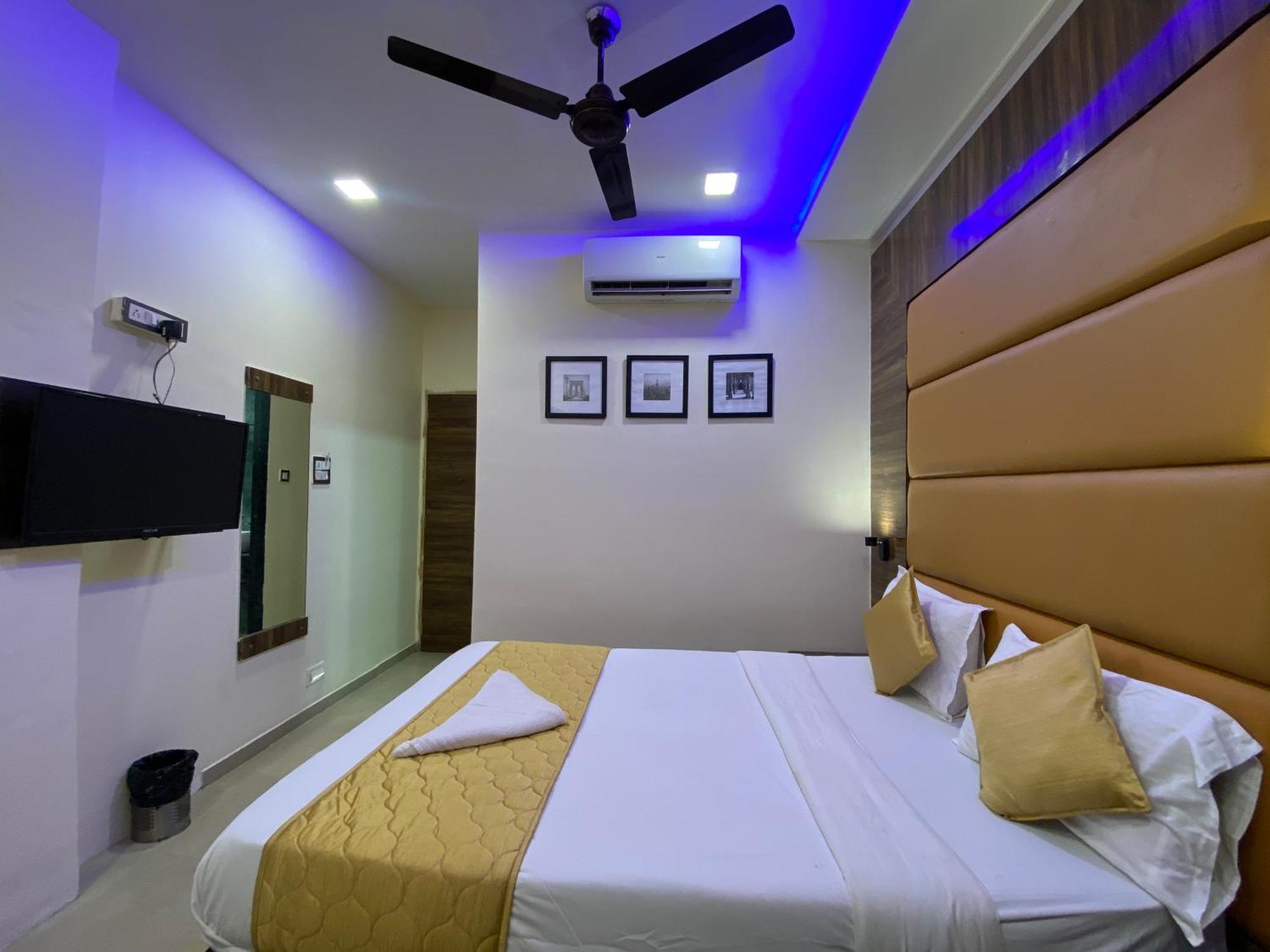 Hotel Blue Wellington - Near Mumbai Airport الغرفة الصورة