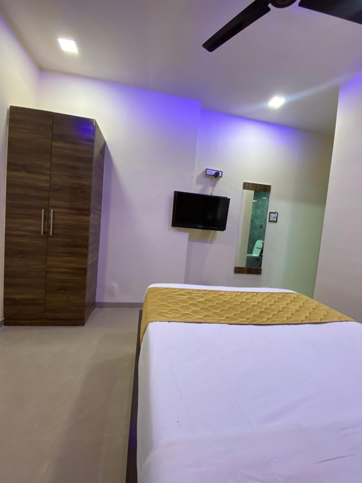 Hotel Blue Wellington - Near Mumbai Airport المظهر الخارجي الصورة