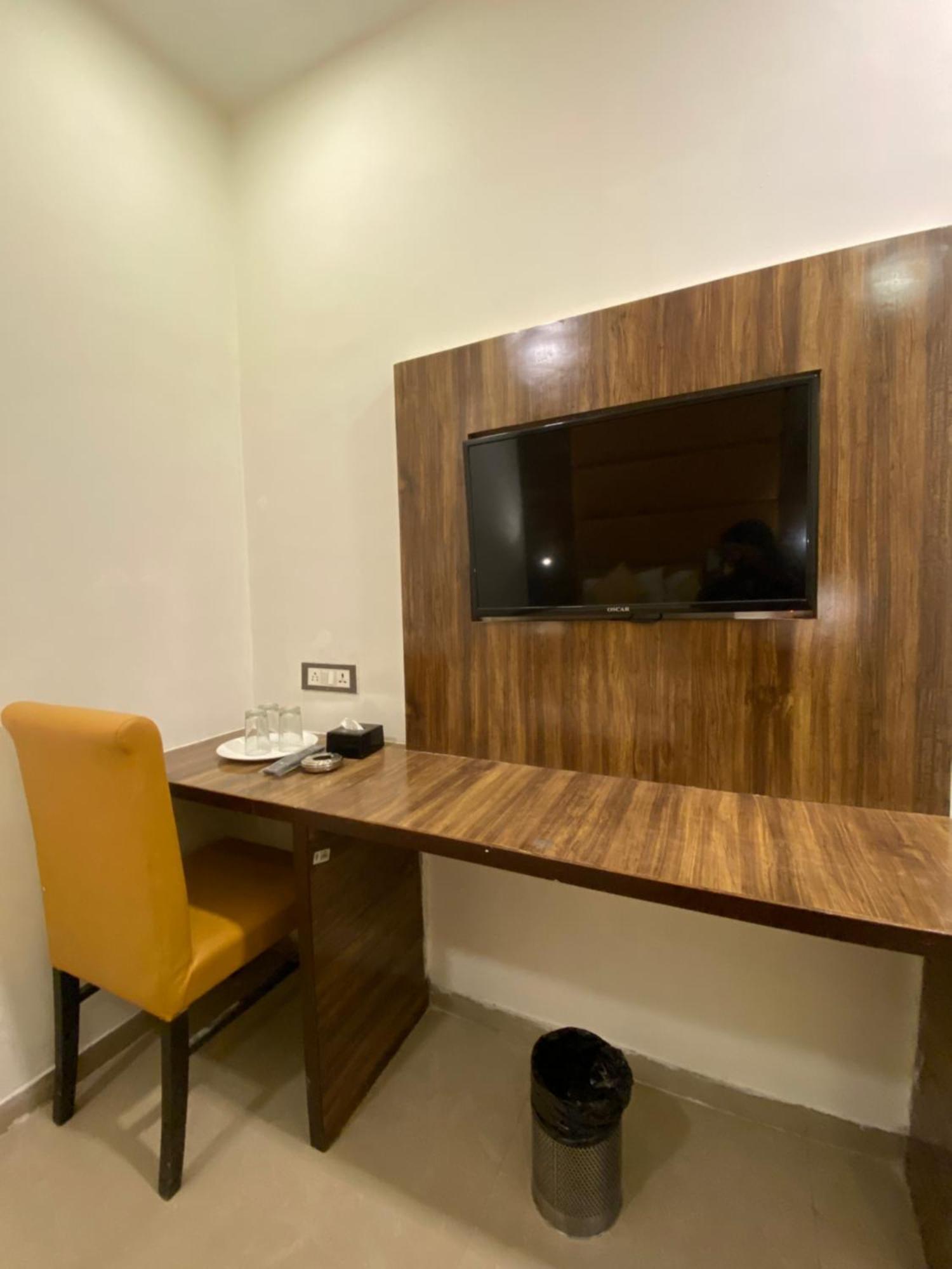 Hotel Blue Wellington - Near Mumbai Airport المظهر الخارجي الصورة