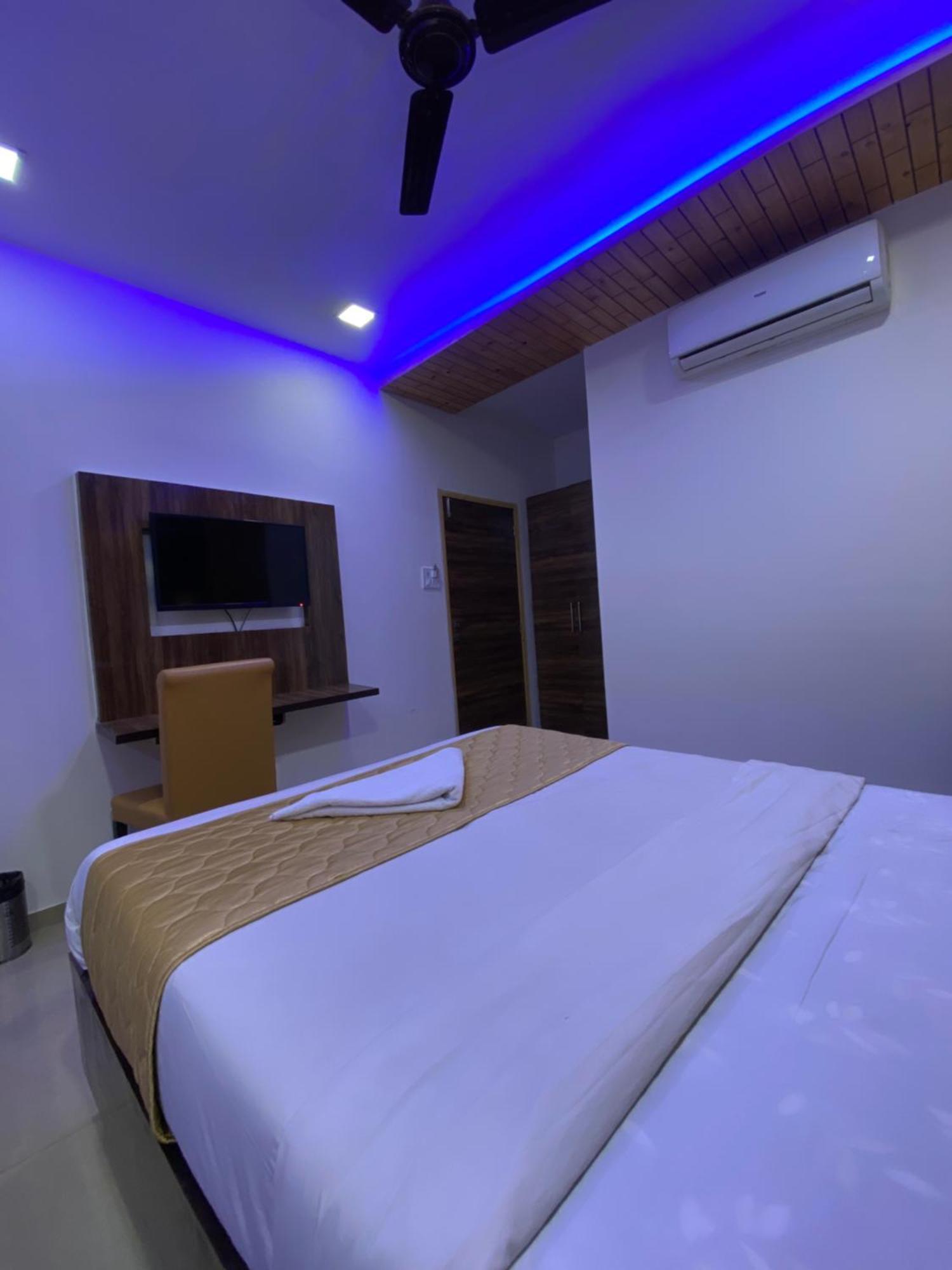 Hotel Blue Wellington - Near Mumbai Airport المظهر الخارجي الصورة