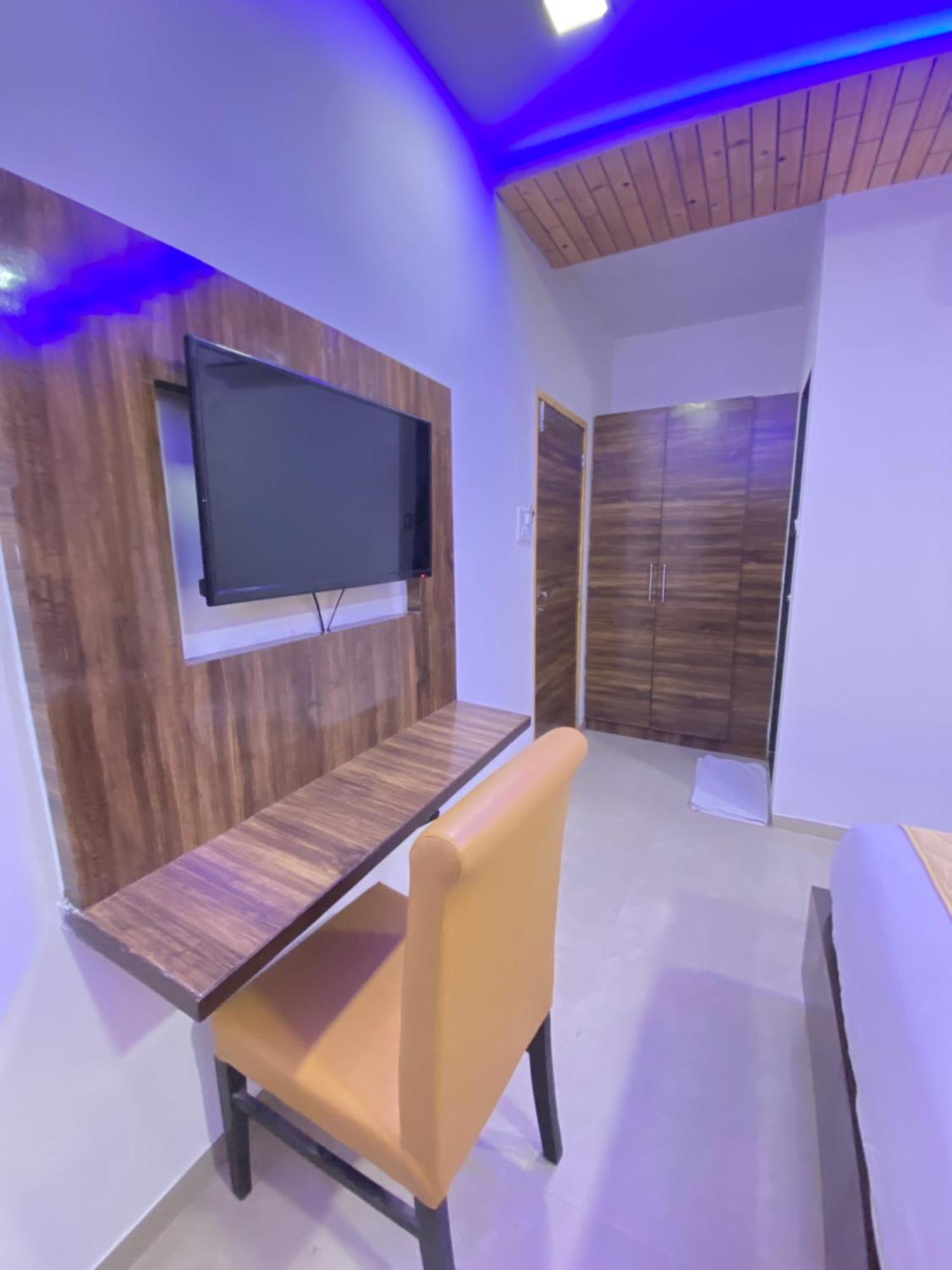 Hotel Blue Wellington - Near Mumbai Airport المظهر الخارجي الصورة